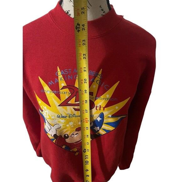 Vintage Walt Disney World Cast Members Making Magic 25th Anniversary Red Large - Picture 15 of 16